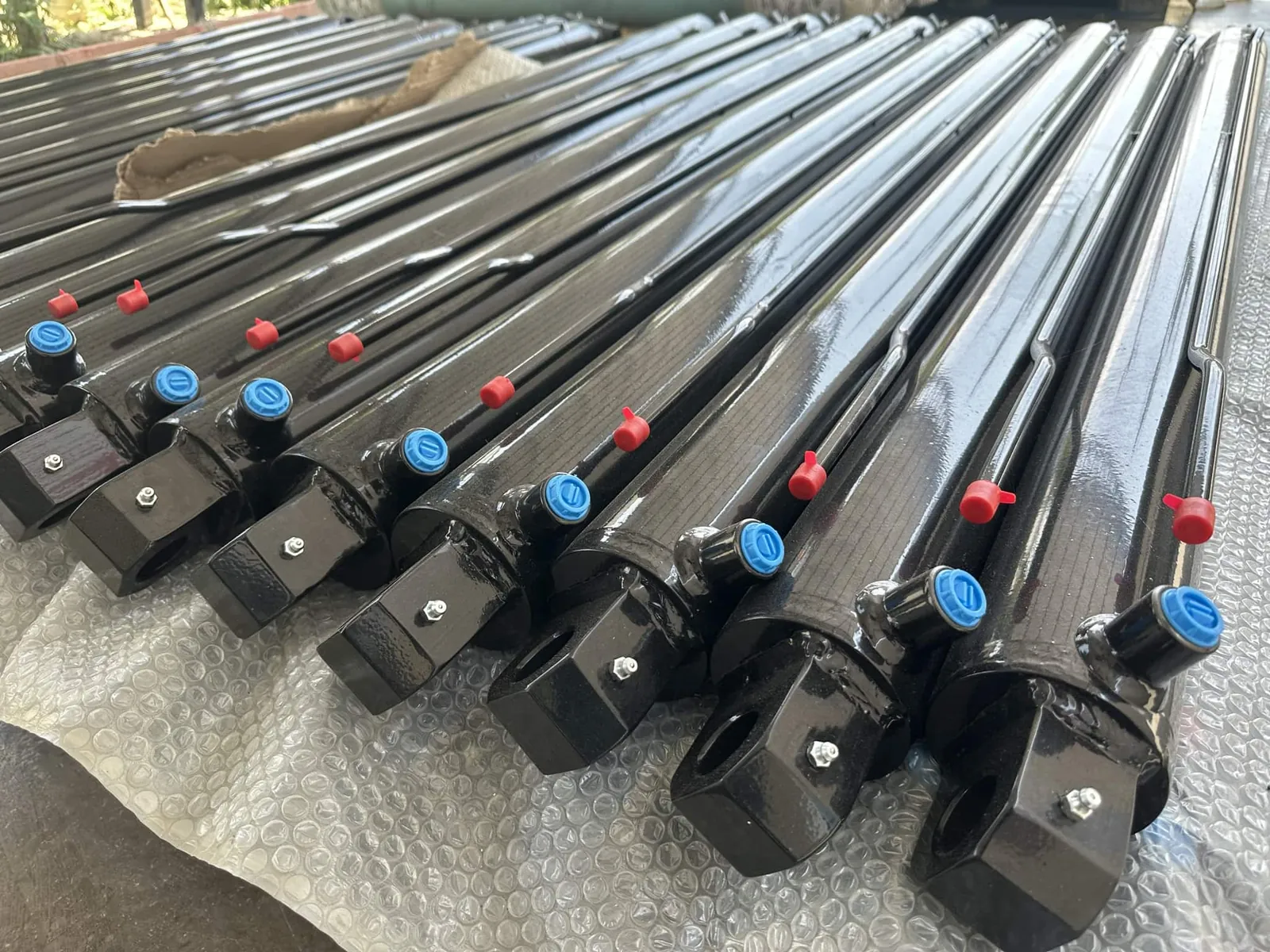 Hydraulic cylinders ready for shipping
